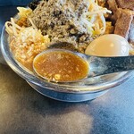 RAMEN HITONI YASASHIKU - 【ﾆﾎﾞﾀﾞｸ豚ﾗｰﾒﾝ＝スープ】