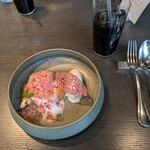 BURDIGALA MARUNOUCHI The Restaurant - デザート。桃のシャーベットがメインで葉っぱの形をしたのはチョコレート。芸が細かい。勿論とても美味しかったです。