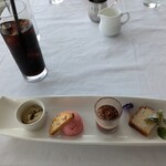 リストランテAO 逗子マリーナ - 4種類のデザート。こちらもとても美味しかったです。