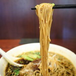 紅楼夢 - 麻辣牛腩麺の麺