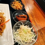 好運来 - きゃべつ、コロッケ、辛いもやし