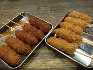 Gumpachi - 当店看板メニューのソース串かつ＆みそ串かつ