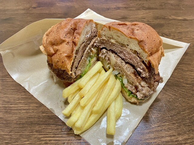 その他 Takara - Hamburger Amazing big tower cheeseburger! You can eat it in Kyoto