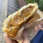 清月ベーカリー - まかない黒豚揚げカレー¥250