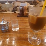 クローバーステーキハウス - アイスコーヒー。　器全部（ミルク・ガムシロも）冷えて提供してます