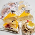 不二家 - 料理写真:ミルクレープ 388円　フルーツタルトケーキ 432円　　　りんごとキャラメルのモンブラン 421円　　　　　　　　バウムクーヘン 135円　フルーツタルト 140円