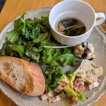 ベジバル チバットリア - 毎回楽しみサラダプレート♪