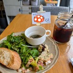 ベジバル チバットリア - サラダプレート＆アイスティー♪