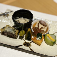 お料理 真 - 白木ノ子お浸し
                南瓜レモン煮
                落花生豆腐
                柿と春菊オイル白和え
                新秋刀魚鳴門揚
                帆立砧巻き　黄身酢
                揚げ銀杏