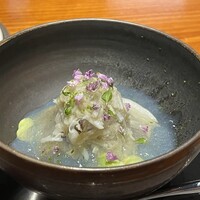 馳走西健一 - ◎揚げ浸し茄子、枝豆、ドウマンガニを載せて。浅蜊&利尻昆布の出汁ジュレ添え、紫蘇穂花散らして