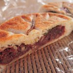 オーガニックパン工房　それいゆ - この桜あんぱんは、試行錯誤を重ねて作られたパンなんだよ。
      パンの中には自家製有機あん、桜の葉、玄米餅が入っています。
      