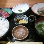 Uo Sai Tem Mari - 麦とろ膳（通常９３０円）。