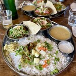 スパイス・ツリー - 本日の2種盛りプレート 本日の目的であるイチヂクとマトンのカレーと、愛してやまない定番のマトンのキーマ