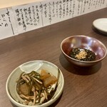 飯や しみづ - 「鮨しみづ」に比べて敷居は低く、小料理屋な感じでお好みですきなものをバンバン頼めちゃう　