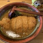 得正 - 中身。のカツカレーうどん。