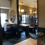 得正 - 店内を奥から撮影。