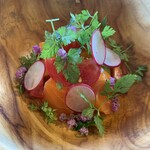 hape - 藁で炙ったサーモン フルーツトマトのガスパチョ風ソース