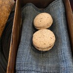 hape - ブルーベリーと薔薇のマカロン