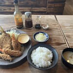 ひらりん - 海鮮フライ4種盛定食　艶々ご飯が最高に美味しい