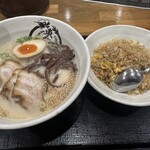 東龍軒 - 料理写真:東龍軒ラーメン 半チャーハンセット