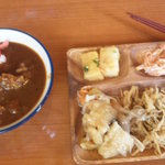 陽の楽屋 - ランチのおかずバイキング　カレー、揚げ出し豆腐、お浸し、切り干し大根など