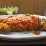 キッチン ブルー グローブ - 横から、肉厚なミラノ風カツレツ