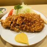 とんかつ とんき - 見ただけでわかる独特なビジュアル。キャベツはおかわり自由です。