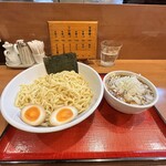めん和正 - ◾️つけ麺1玉¥900
      ◾️味玉¥50
      　※こちらも定番の『ネギ多め』も申告❣️
      　※1年前に比べ¥100ほど値上がりしてますが
      　　それでも¥1.000以下と激安な設定
      　※後会計　現金のみ
