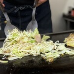 お好み焼き ふじや - 俺は何も悪くない！
      
      目の前でこんなうまそうに調理されたら頼むやろ！