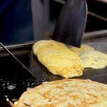 お好み焼き ふじや - ぷるんぷるん！ 
      実物は写真をはるかに超える感動！
      くるくる巻いて、追い玉子とか( ﾟ∀ﾟ)・;’.、ｸﾞﾊｯ!!  