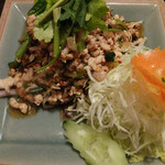 ティーヌン - 鶏挽き肉の辛味ハーブ和え