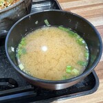 谷川岳パーキングエリア（上り線） フードコート - ネギも浮いてる。