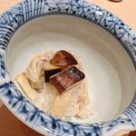 鮨 めい乃 - 岩手産の松茸を米油です強めに炒め、シャリとの合わせご飯でご提供。松茸と油は合う\(//∇//)\