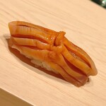 鮨 めい乃 - 閖上の赤貝。随分と肉厚になりました、、個体差のせいかあまり香りは強くなく、そのシャキシャキ食感でいただきます