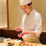 鮨 めい乃 - すし匠仕込みのおはぎを握るめいさん