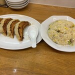 中華トントン - 炒飯とジャンボ餃子