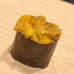 鮨 めい乃 - 三國屋の特注海苔が赤ウニの自然な甘味を引き立てます