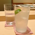 鮨 めい乃 - 最初は酢橘サワーで喉の洗浄
