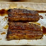 かぶと - 上が天然（青森県小川原湖産）　下が養殖