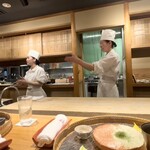 つるとかめ - 左端の乙女が蕎麦打ち！