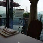 家全七福酒家 SEVENTH SON RESTAURANT - この日は、あいにくの曇。晴れの日は、気持ちいい席です。