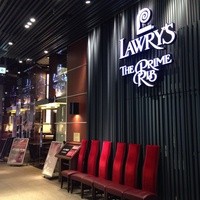 ロウリーズ・ザ・プライムリブ 大阪 - 洒落とりますな。