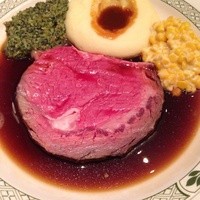 ロウリーズ・ザ・プライムリブ 大阪 - メインディッシュ！焼きはミディアム・レアで。