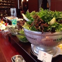 ロウリーズ・ザ・プライムリブ 大阪 - 珍しい野菜も多い、サラダ・ブッフェ。