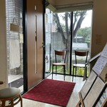 九沓 - 玄関、店内から撮影❗️