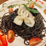 イタリアンバルカリーノ - コースのパスタ。種類を選ばせてくれた！イカ墨のパスタはイカ墨が濃くて美味しかった！