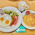 ガスト 総社店 - モーニング目玉焼き&ベーコンソーセージセット¥550内、トーストをパンケーキに変更¥100内　ドリンクバー日替わりスープ付き。パンケーキ美味い。スープがありがたい。目玉焼きは両面焼きにもできる。