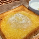 カフェ青山 - モーニングD¥750内　アーモンドバタートースト。ヨーグルトゆで卵ドリンクサラダバー付。うまい。