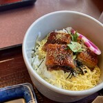 手打ちうどん 居食屋 凡愚 - うなぎ飯　Zooooom up！