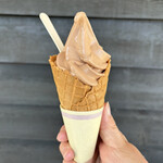 ニセコミルク工房 高橋牧場 - チョコレートソフトクリーム550円